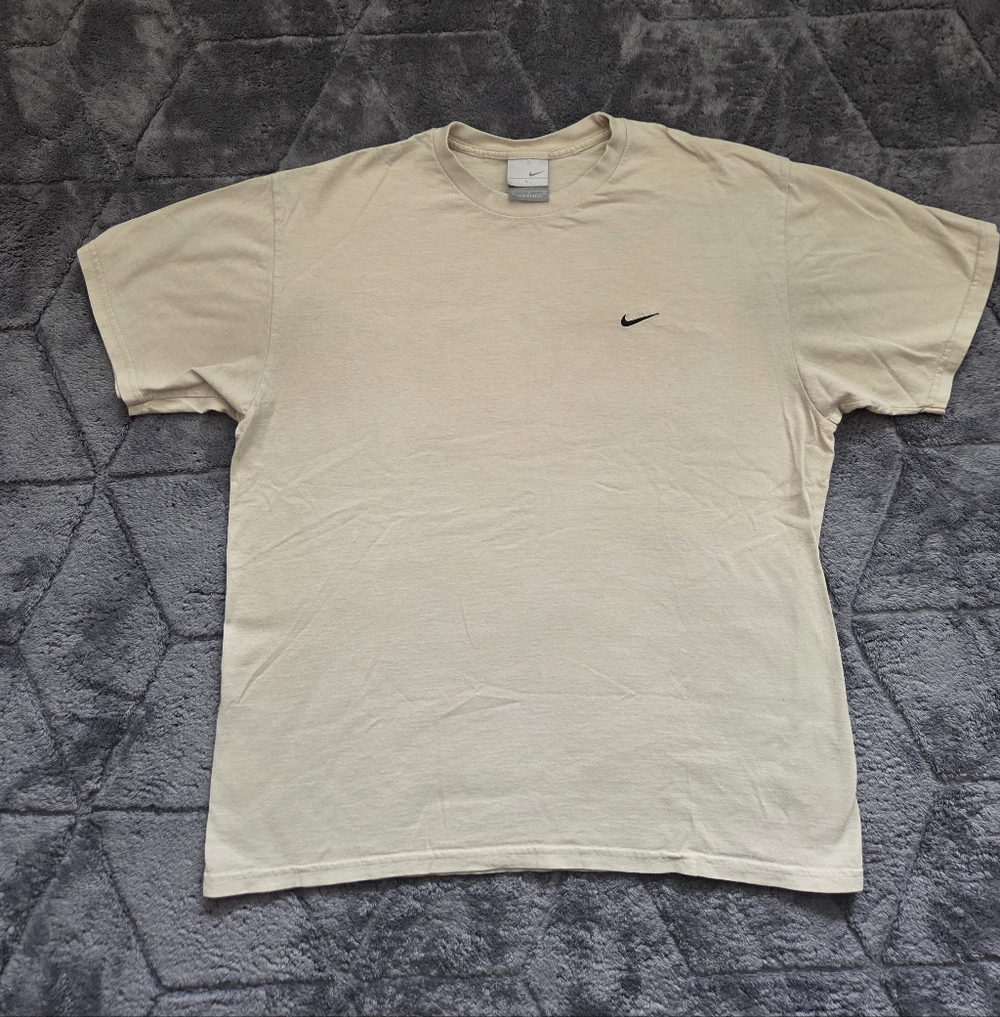 VTG Nike tan/Cream 100% Cotton t-shirt with embroidered logo Streetwear Size L